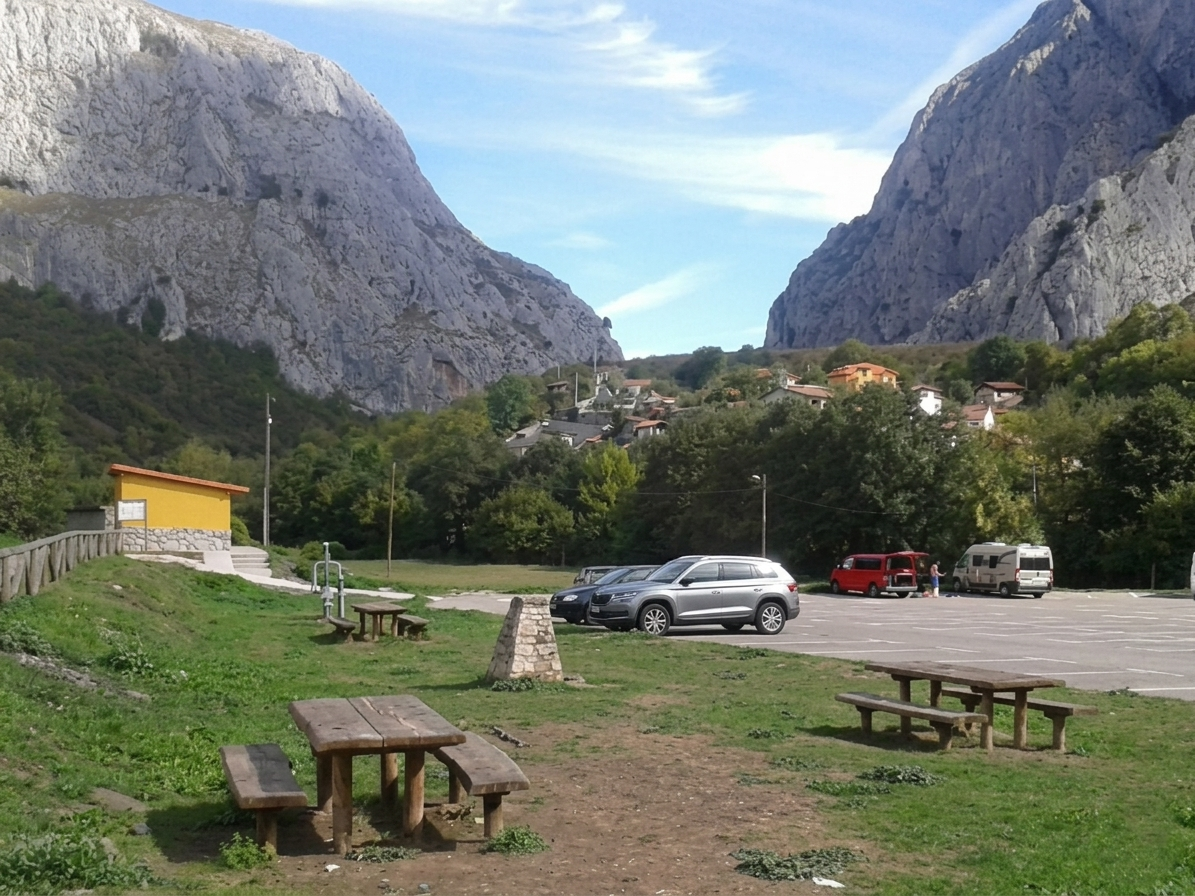 Autocaravana aparcada en las cercanías de la Senda del Oso en Asturias